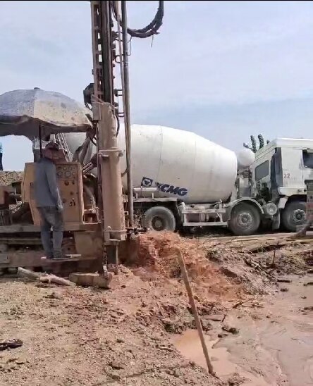 樊城区岩石井施工